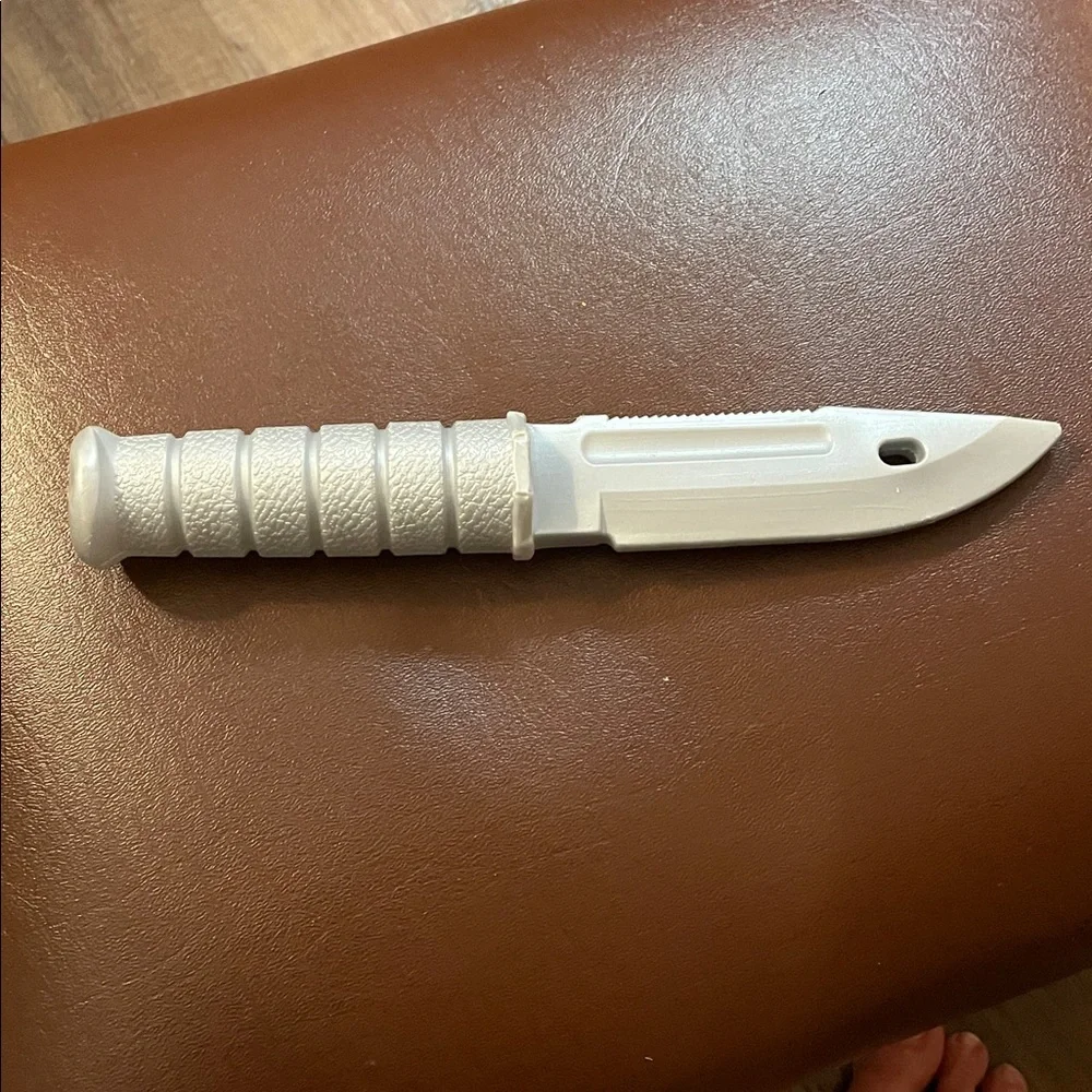 Silver Plastic Play/dress up Knife